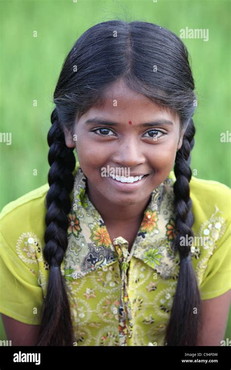 tamilnadu girls photos|92,000+ Tamil Girl Pictures .